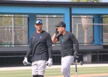 José Iglesias (derecha) y Yulieski Gurriel ya se incorporaron a los entrenamientos de los Marlins. Foto: Tomada de MLB.