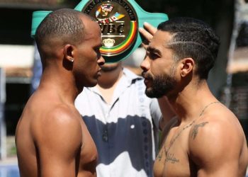 El boxeador cubano Lázaro Álvarez (izq) junto al venezolano Willmank Canónico (der), antes de la pelea en la que Álvarez derrotó a Canónico y conquistó la faja de los pesos ligeros de la Federación Centroamericana y del Caribe de Boxeo. Foto: Jit / Facebook.