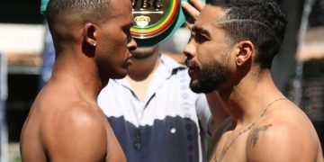 El boxeador cubano Lázaro Álvarez (izq) junto al venezolano Willmank Canónico (der), antes de la pelea en la que Álvarez derrotó a Canónico y conquistó la faja de los pesos ligeros de la Federación Centroamericana y del Caribe de Boxeo. Foto: Jit / Facebook.