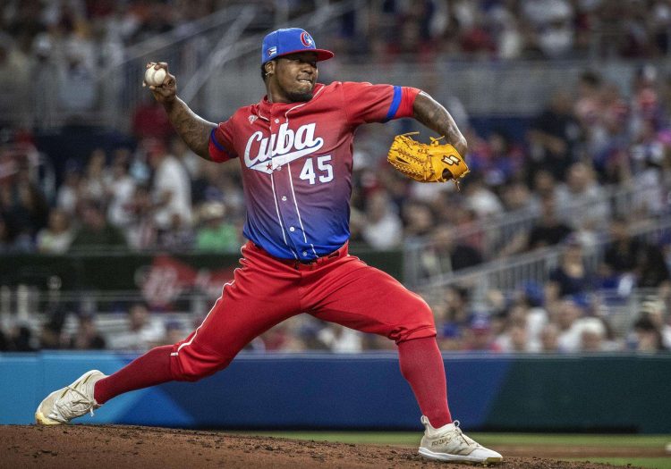 Miguel Romero en la semifinal del Clásico Mundial de Béisbol (WBC) contra Estados Unidos. Foto: Cristóbal Herrera/EFE