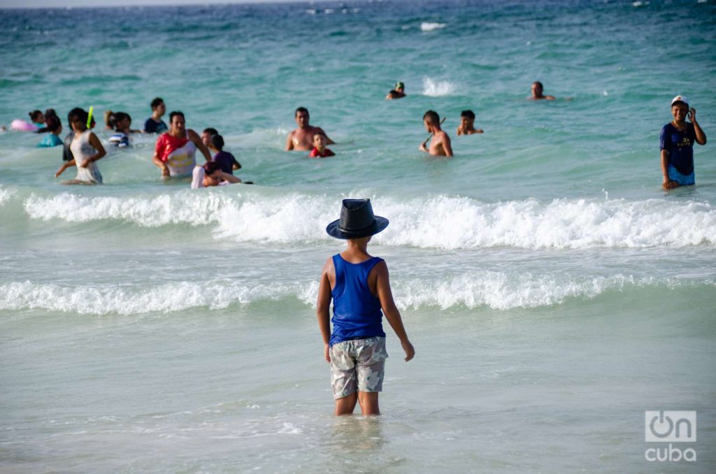 La playa “grande” de Caletones en un verano. Foto: Kaloian.