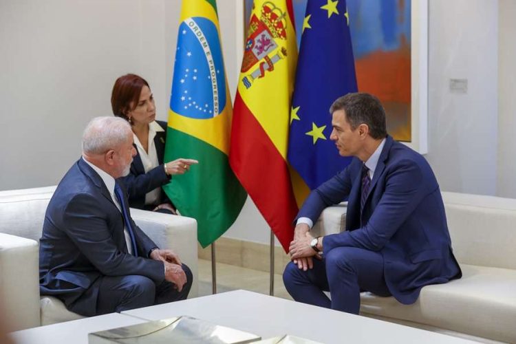 El presidente del Gobierno, Pedro Sánchez, se reúne con el presidente de Brasil, Luiz Inácio Lula da Silva, en el Palacio de la Moncloa en Madrid. Foto: Javier Lizón/EFE