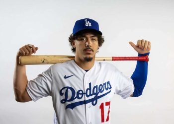 Miguel Vargas comenzó la temporada con los Dodgers en Grandes Ligas. Foto: Mark J. Rebilas/USA TODAY Sports.