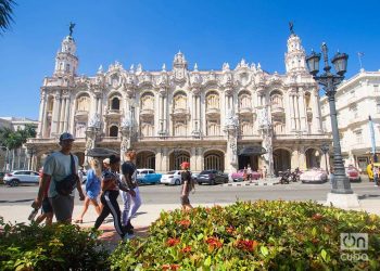 Antiguo Centro Gallego, hoy Gran Teatro de La Habana "Alicia Alonso". Foto: Otmaro Rodríguez.