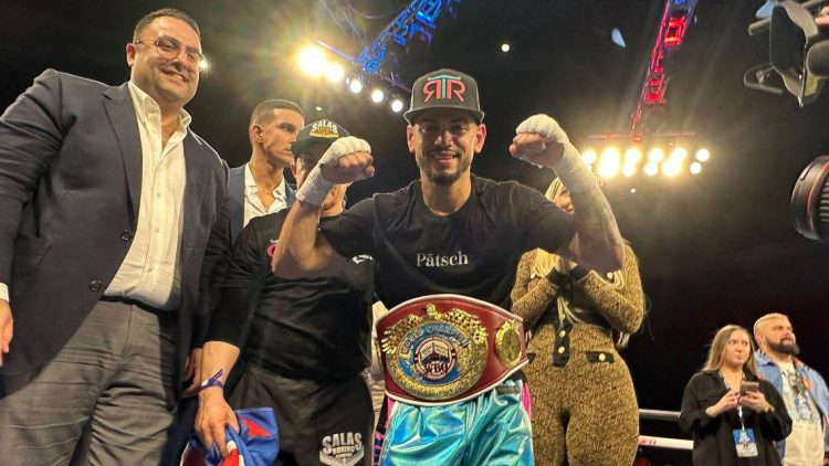 Robeisy Ramirez reclamó la corona de la Organización Mundial de Boxeo (OMB) en los pesos plumas tras derrotar por votación unánime al ghanés Isaac Dogboe. Foto: Tomada de El Nuevo Herald.