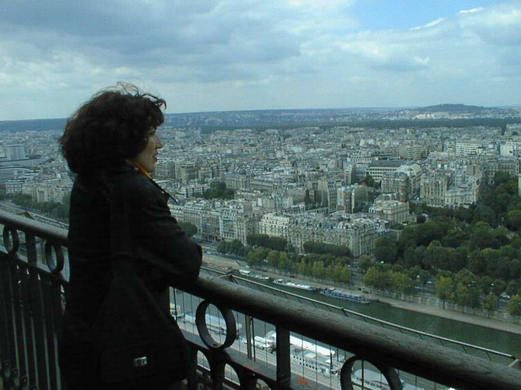 En la Torre Eiffel, 2001. Foto: Jorge G. de Mello.
