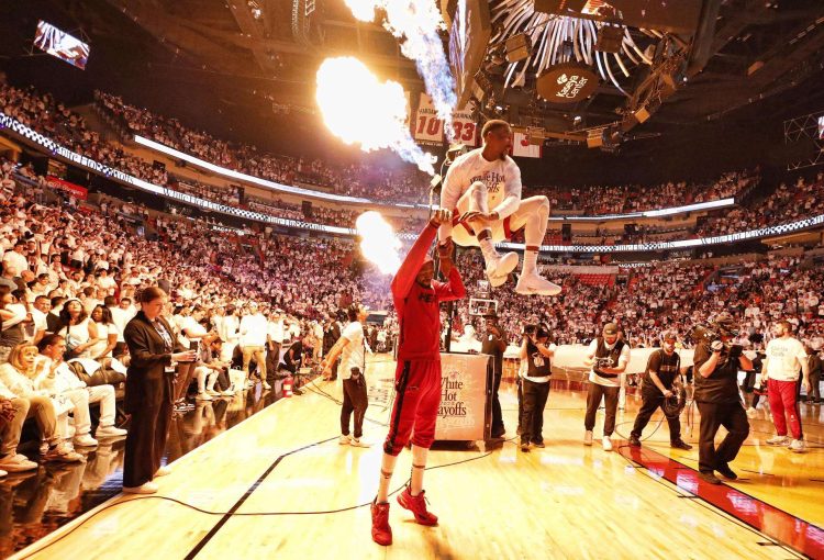 Con una gran actuación del pivot Bam Adebayo, Miami Heat venció en 6 juegos a New York Knicks y espera a Celtics o Sixers para disputar el título de Conferencia Este de la NBA. Foto: Rhona Wise/EFE.