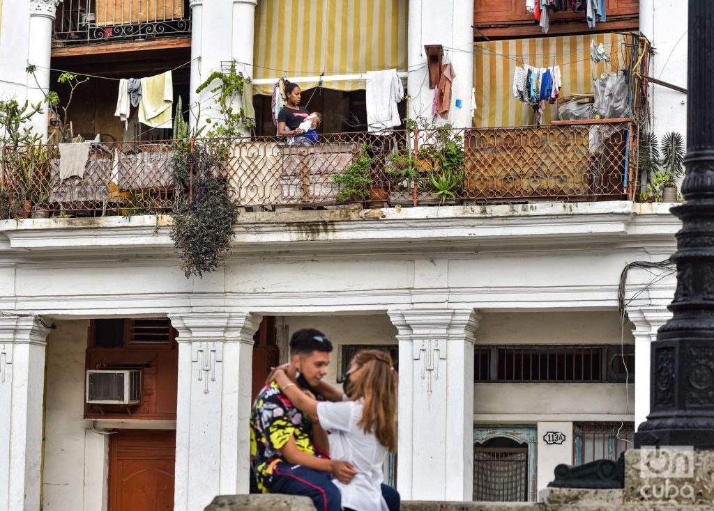 A unos metros, desde el propio Paseo del Prado, tomé esta foto. Foto: Kaloian.