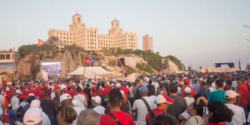 Concentración por el 1 de mayo en áreas del malecón de La Habana. Foto: Otmaro Rodríguez.