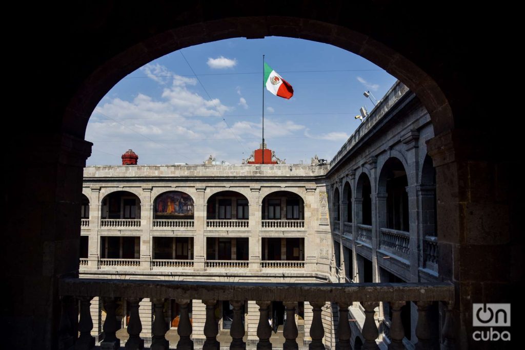 Patio del trabajo en la Secretaría de Educación Pública donde en los corredores están los murales de Diego Rivera. Foto: Kaloian.