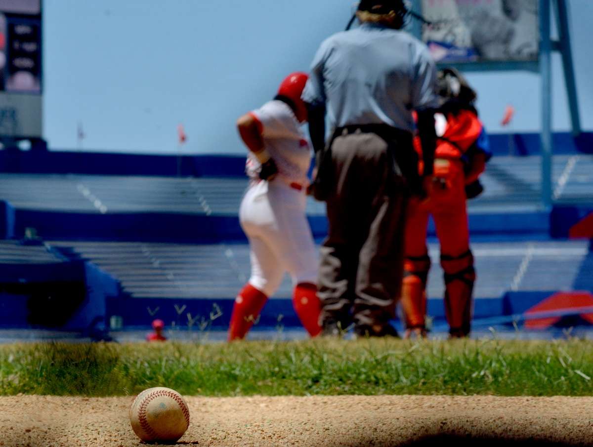 El béisbol femenino en Cuba tiene una historia centenaria, pero no fue hasta el presente siglo que encontró las condiciones ideales para comenzar lentamente la práctica organizada. Foto: Ricardo López Hevia.