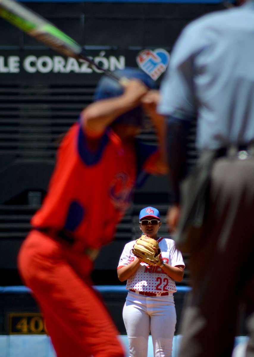 El béisbol femenino en Cuba tiene una historia centenaria, pero no fue hasta el presente siglo que encontró las condiciones ideales para comenzar lentamente la práctica organizada. Foto: Ricardo López Hevia.