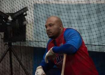 Yasmany Tomás entrenó este miércoles en el estadio Latinoamericano de La Habana con vistas a una posible incorporación a la Serie Nacional con Industriales y al equipo cubano que participará en los próximos Juegos Centroamericanos y del Caribe. Foto: Tomada de Por la Goma.