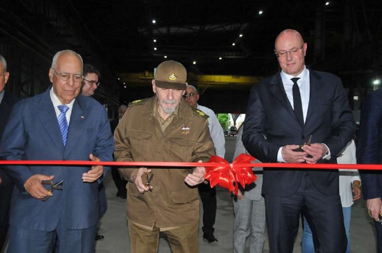 Ricardo Cabrisas, Ramiro Valdés y Dmitri Chernishenko en la inauguración. Foto: LUIS JIMENEZ ECHEVARRIA/ACN.