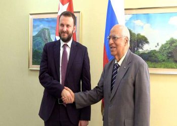 Maxim Oreshkin y Ricardo Cabrisas en La Habana. Foto: Prensa Latina (PL)