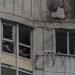 Investigadores rusos trabajan en un apartamento dañado en un edificio residencial luego de un ataque con drones en Moscú, Rusia, el 30 de mayo de 2023. Foto: Maxim Shipenkox / EFE.