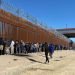 La fuerte presencia militar y policial en la frontera entre México y Estados Unidos, en el límite entre Ciudad Juárez y El Paso, estrechó este miércoles aún más el ya limitado acceso de los migrantes que tratan de pasar. Foto: Octavio Guzmán / EFE.