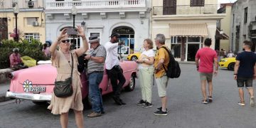 Turistas en La Habana. Foto: Ernesto Mastrascusa / EFE / Archivo.