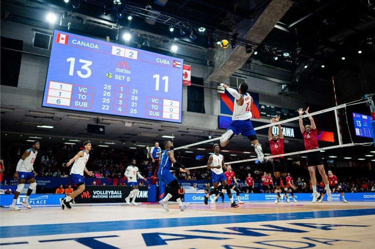 Canadá golpeó a Cuba en su debut de la Liga de Naciones con una tremenda eficiencia de su bloqueo. Foto: FIVB.