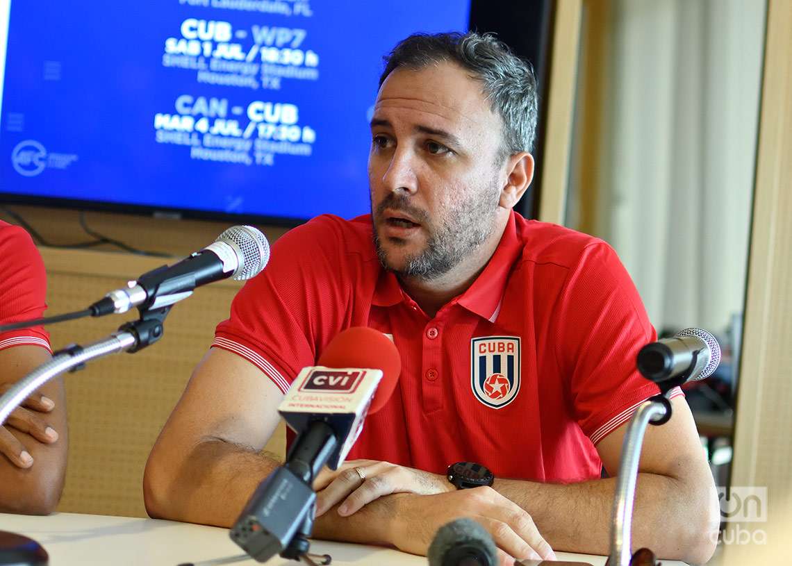 Miguel Ángel Díaz, secretario de la Asociación de Fútbol de Cuba. Foto: Otmaro Rodríguez. de la Asociación de Fútbol de Cuba. Foto: Otmaro Rodríguez.