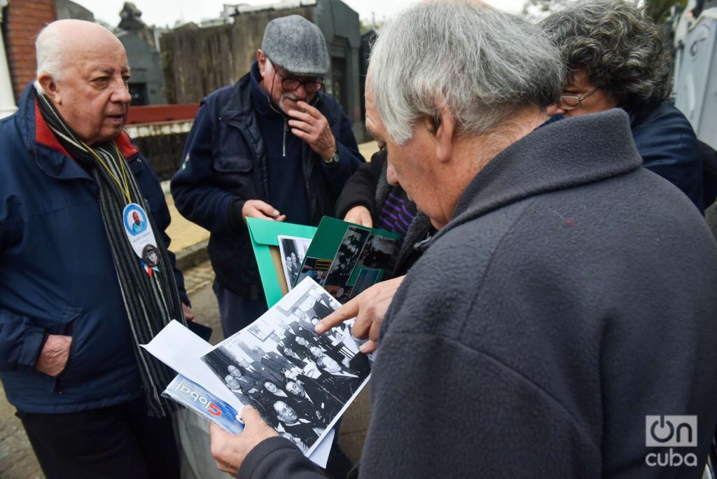 Gardelianos reunidos en la Chacarita este 24 de junio, aniversario de la muerte de Gardel. Foto: Kaloian.