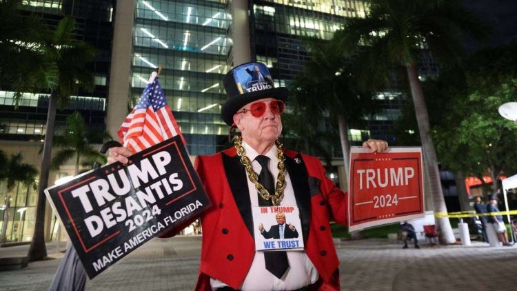 Un manifestante pro Trump hoy en Miami. Foto: Reading Eagle.