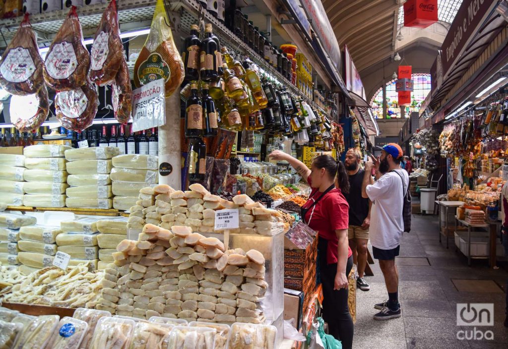 Puesto de aceites y especies en el Mercado Municipal de São Paulo. Foto: Kaloian.