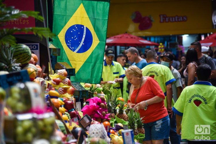 Puesto de frutas en el Mercado Municipal de São Paulo. Foto: Kaloian.