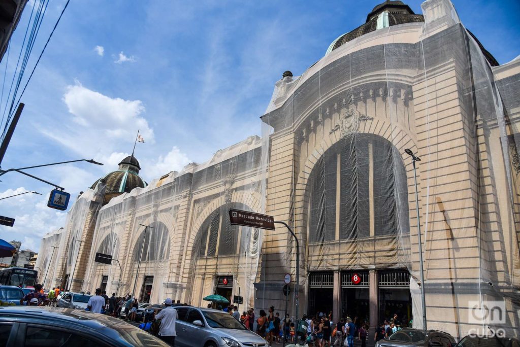 Una de las entradas del Mercado Municipal de São Paulo. Foto: Kaloian. 