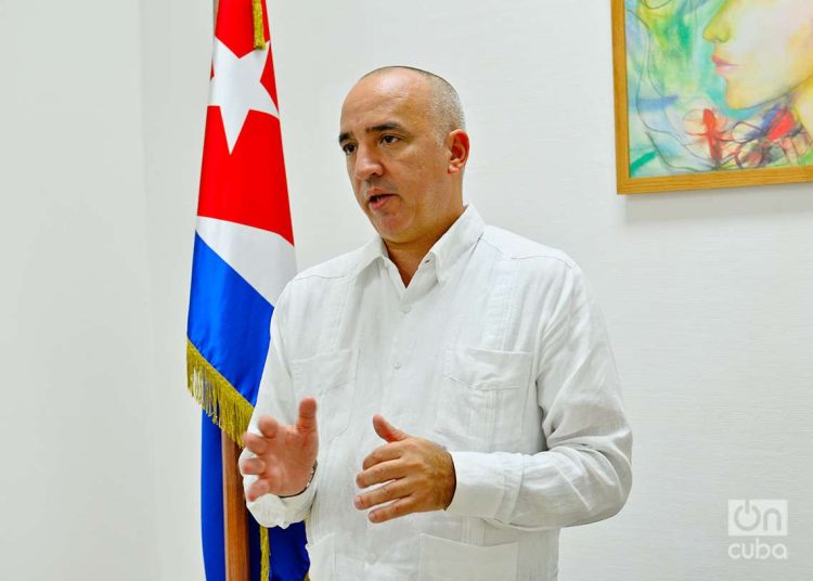 Ernesto Soberón Guzmán, director general de Asuntos Consulares y de Atención a Cubanos Residentes en el Exterior de la Cancillería cubana. Foto: Otmaro Rodríguez.