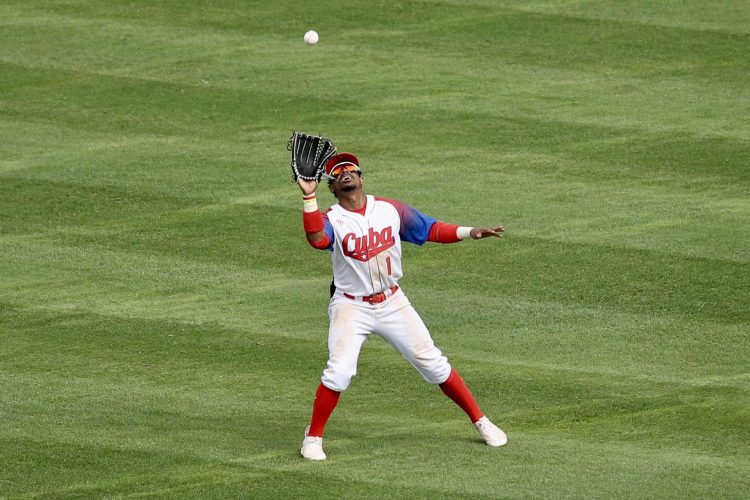 Roel Santos volverá a ser una de las bujías ofensivas del equipo cubano. Foto: Ritchie B. Tongo/EFE.