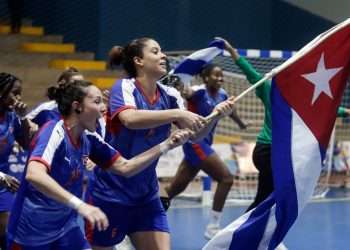 Cuba y Puerto Rico se enfrentaron en la final del balonmano femenino con sede en el Multigimnasio Don Bosco, durante los XXIV Juegos Centroamericanos y del Caribe San Salvador. Foto: Calixto N. Llanes/JIT.
