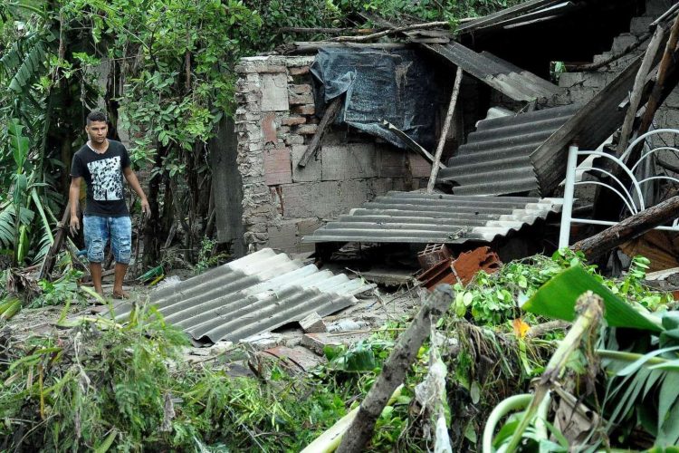 Derrumbe de vivienda tras las intensas lluvias e inundaciones.  Manuel Palomino / Facebook.