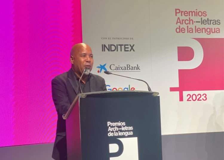 Alexis Díaz Pimienta, durante la entrega del premio.