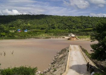 El viaducto contaba con 280 metros de largo, de los cuales, cerca de 100 fueron arrasados. Foto: Emilio Rodríguez Pupo.