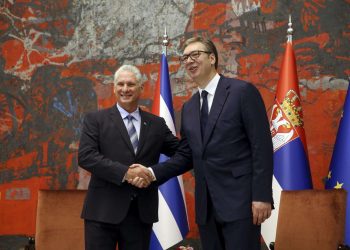 Diaz-Canel y el presidente de Serbia Aleksandar Vucic se saludan. Foto: ANDREJ CUKIC/EFE/EPAEFE/EPA.
