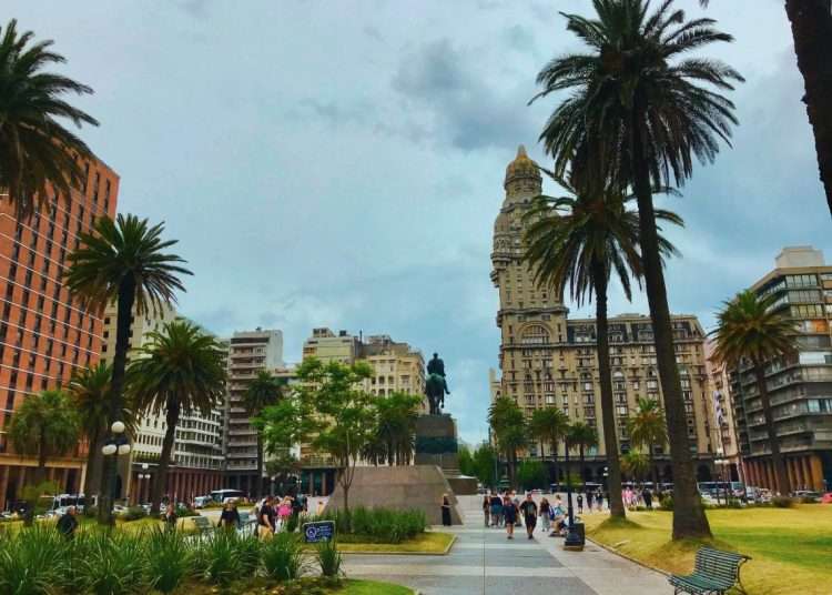 Centro de Montevideo, capital de Uruguay. Foto: Canva.