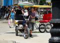 Bicitaxis en La Habana. Foto: Otmaro Rodríguez.