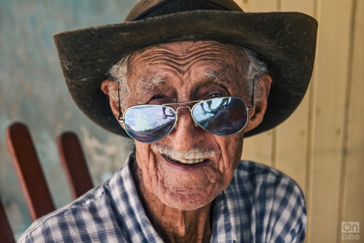 Juanito, con su rostro afable, como mismo lo conocí cuarenta años atrás.