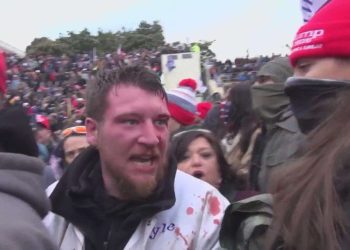 Kyle Fitzsimons en el asalto al Capitolio. Foto: News Center Maine.