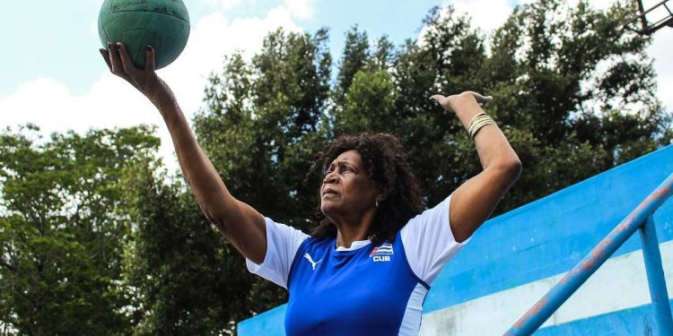 Mercedes Pomares, “La zurda de Majagua”, fue capitana de la selección nacional de voleibol y pilar fundamental en la conquista del Campeonato Mundial de 1978. Foto: Jorge Luis Coll Untoria.