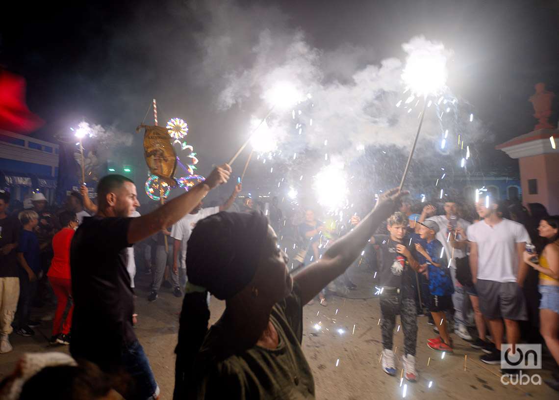 Fuegos de artificio en las Parrandas de Remedios. Foto: Otmaro Rodríguez.