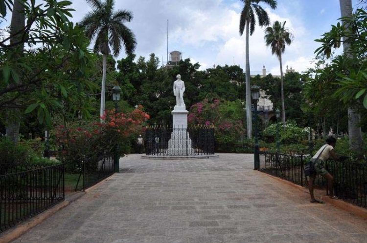 La Plaza de Armas habanera. Foto: