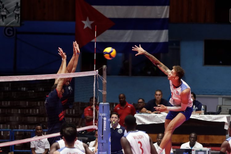 Cuba vs República Dominicana en la final de la V Copa Panamericana Sub-23 Masculina de Voleibol 2023, con sede en el Coliseo de la Ciudad Deportiva. Foto: Calixto N. Llanes/JIT