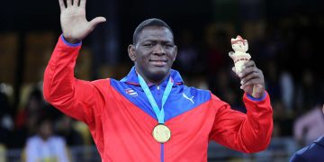 Foto de archivo del luchador cubano Mijaín López con la medalla de oro en lucha grecorromana 130kg, el 8 de agosto de 2019, en los Juegos Panamericanos 2019 en Lima. Foto: Martín Alipaz / EFE / Archivo.