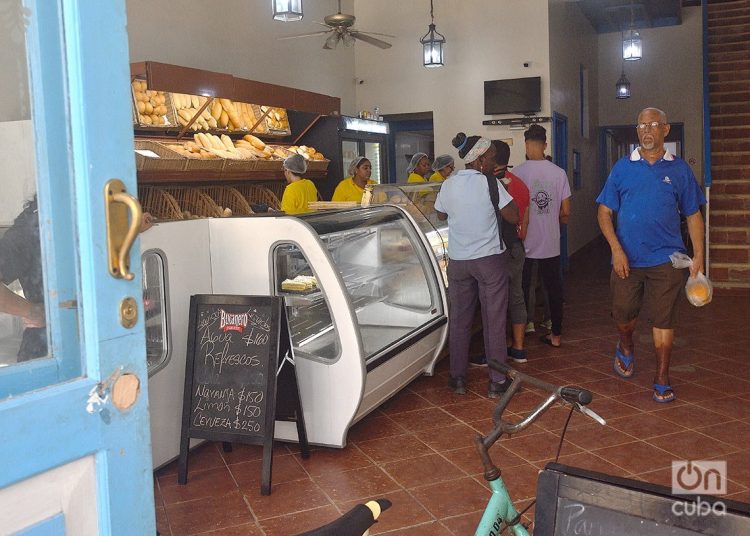 Panadería privada en La Habana. Foto: Otmaro Rodríguez.