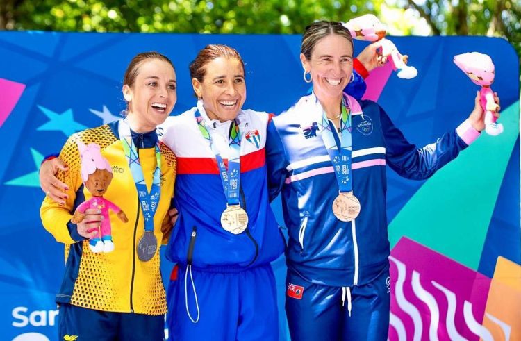 Sierra, Diana Peñuela y Caitlin Conyers, ganadoras de esta competencia. Foto: @SSalvador2023