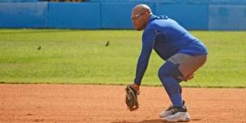 Yasmani Tomás durante una sesión de entrenamiento del equipo Industriales en el estadio Latinoamericano. Foto: Boris Luis Cabrera Acosta / Facebook.