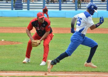 Alberto Bicet se mantiene activo como una de las principales cartas de Santiago de Cuba, pero fue un brazo importante para Industriales hace algunos años. Foto: Ricardo López Hevia.