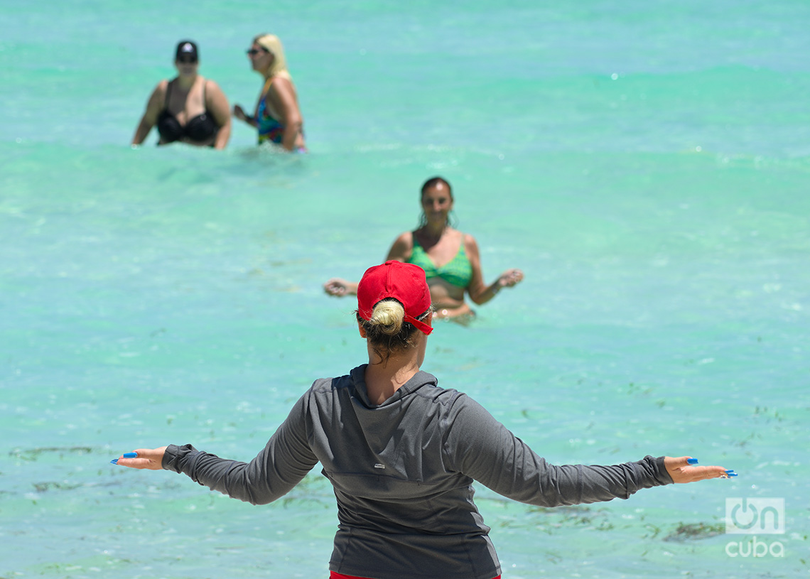 Turistas en Cayo Santa María, en el norte de la provincia de Villa Clara. Foto: Otmaro Rodríguez.